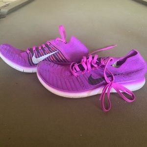 Nike flyknit free size 8! Super cute!